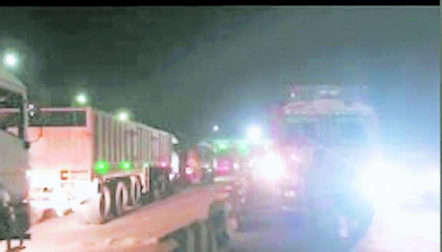 सोहागी झिरिया टोल प्लाजा पर अवैध वसूली और दबंगई का खेल: ट्रक चालकों का बवाल, देर रात लगा जाम, प्रशासन की चुप्पी पर उठे सवाल