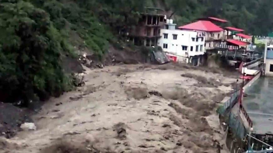 उत्तराखंड...  चमोली में फटा बादल मचाई तबाई... 10 लोग लापता