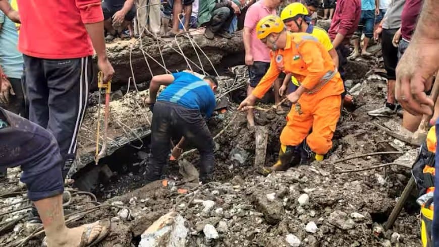 हिमाचल में फिर फटा बादल... उत्तराखंड में मलबे से निकली जिंदगी
