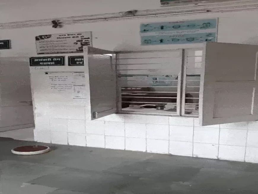 जिम्मेदारों की नाक के नीचे स्वस्थ नारी सशक्त परिवार अभियान से गायब डॉक्टर