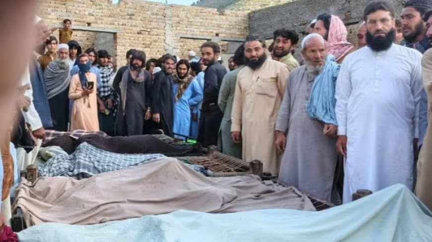 पाकिस्तान में कलह... वायुसेना ने अपने ही नागरिकों पर गिराए बम... 30 की मौत 