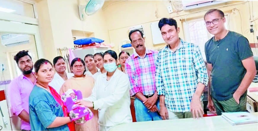 पन्ना जिले में चिकित्सा चमत्कार: 800 ग्राम के अति-नवजात शिशु ने डेढ़ महीने की जंग जीतकर पाई जिंदगी, एसएनसीयू टीम ने लिखी प्रेरणादायी सफलता की कहानी