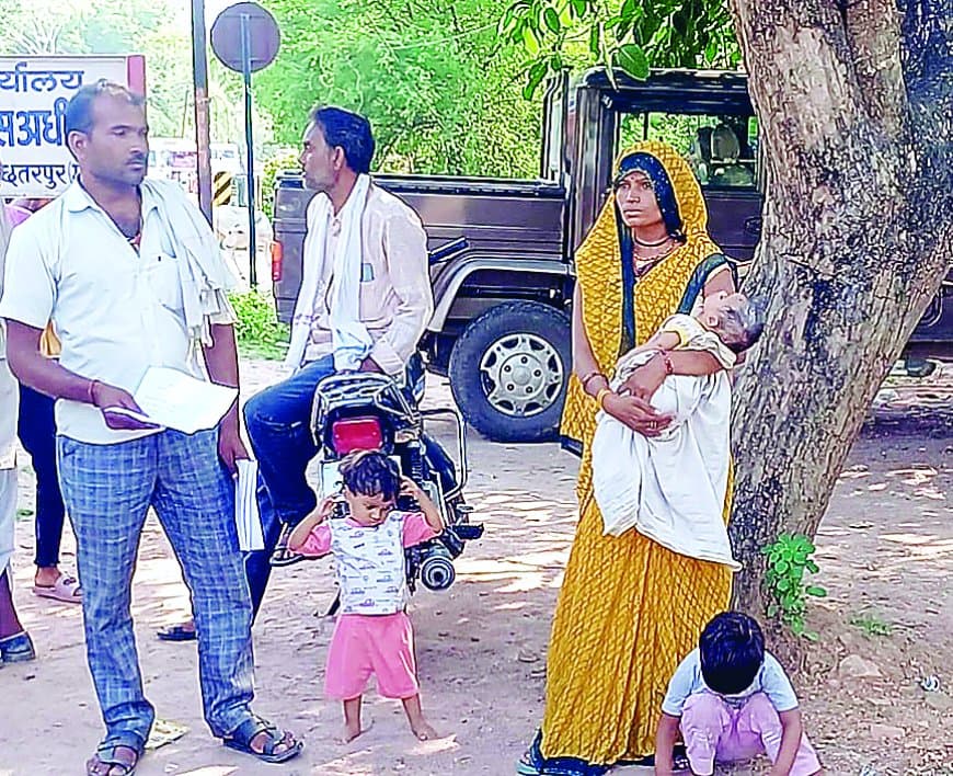 तीन बेटियों की मां को पति ने छोड़ा, बेटे की चाहत में रचाई दूसरी शादी – छतरपुर से शर्मनाक मामला