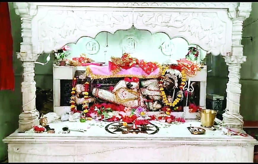 पन्ना जिले का चमत्कारी कंकाली माता मंदिर: लेटी हुई प्रतिमा, नवरात्रि में भक्तों का तांता और अद्भुत चमत्कारों की गाथा