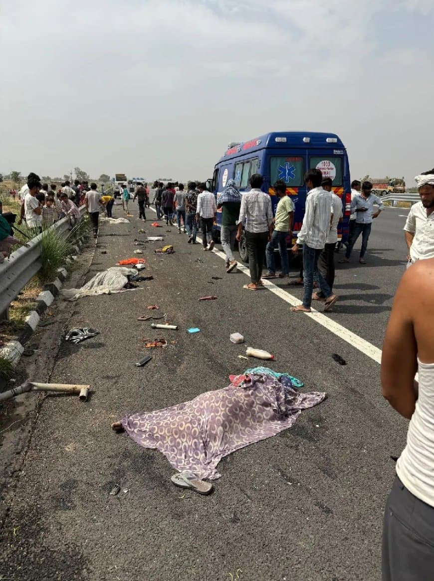 भिंड में हादसा.... कैंटर ने दो बाइक को मारी टक्कर... पांच लोगों की मौत