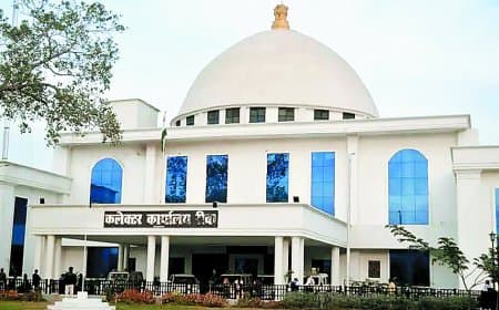 एडीएम पदोन्नति के बाद भी एसडीएम की कुर्सी नहीं छोड़ी: स्थानांतरण आदेशों के दो महीने बाद भी रीवा–सतना–सिंगरौली में रुकावटें बरकरार
