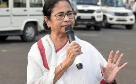 दु:खद! मेडिकल छात्रा से गैंगरेप पर बोलीं ममता बनर्जी – रात में बाहर न घूमें छात्राएं, कॉलेज प्रशासन ज़िम्मेदार