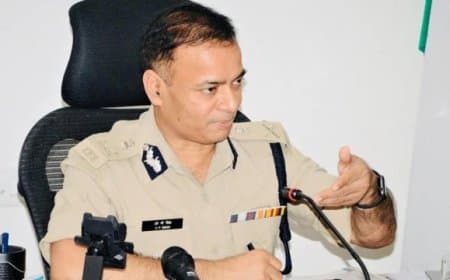 हरियाणा डीजीपी को छुट्टी पर भेजा... आईपीएस ओम प्रकाश को प्रभार