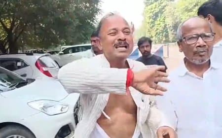 बिहार... टिकट न मिलने पर फाड़ा कुर्ता... जमीन पर लेटकर खूब रोए 