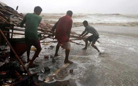 आंध्र प्रदेश तट टकराया मोंथा... अब पहुंचा उडीशा... ट्रेनें कैंसिल