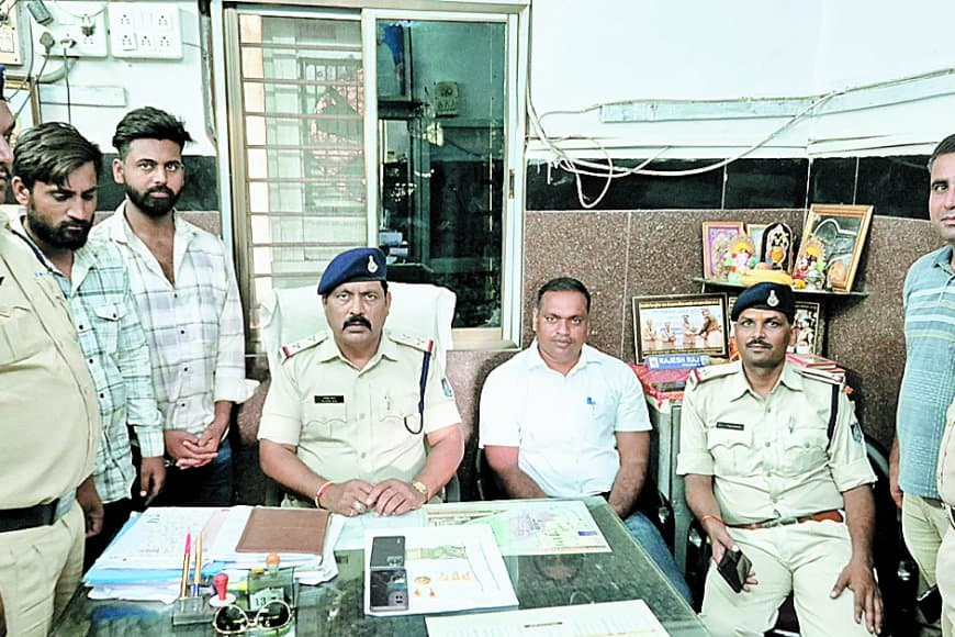 जीआरपी-आरपीएफ की संयुक्त कार्रवाई: सतना आउटर पर झपट्टा मारने वाले चार शातिर चोर गिरफ्तार, गहने और मोबाइल समेत ₹1.16 लाख का माल बरामद