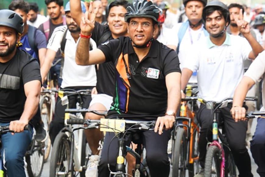 फिट इंडिया संडे ऑन साइकिल: डॉ. मांडविया ने विश्व शिक्षक दिवस पर दिल्ली में शिक्षकों का नेतृत्व किया 