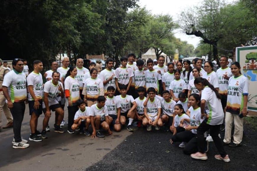 वन्यजीवों के लिए दौड़े लोग, उमड़ा जनसैलाब