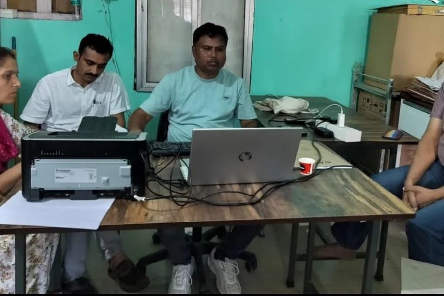 टीकमगढ़ लोकायुक्त कार्रवाई: जिला अस्पताल नेत्र सहायक ₹20,000 रिश्वत लेते गिरफ्तार; फंड भुगतान के लिए मांगी थी घूस