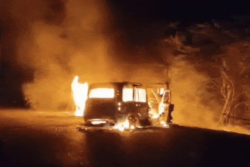 राजस्थान... बाड़मेर में ट्रेलर ने कार में मारी टक्कर... चार लोग जिंदा जले 