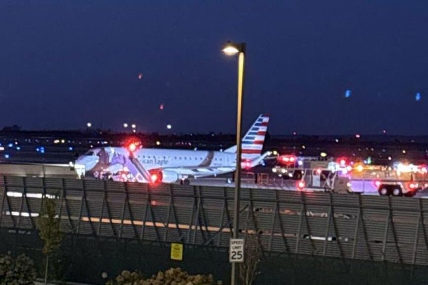 हवा में हड़कंप...पायलट का केबिन क्रू से टूटा संपर्क... आपात लैंडिंग