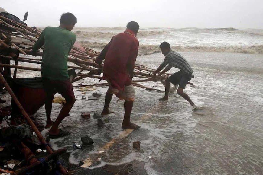 आंध्र प्रदेश तट टकराया मोंथा... अब पहुंचा उडीशा... ट्रेनें कैंसिल