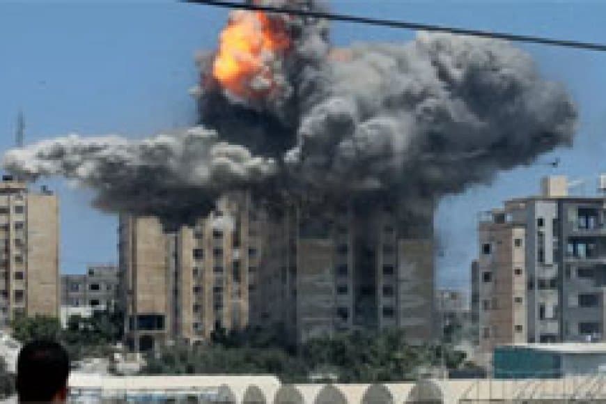 इस्राइली सेना का गाजा पर भीषण हमला