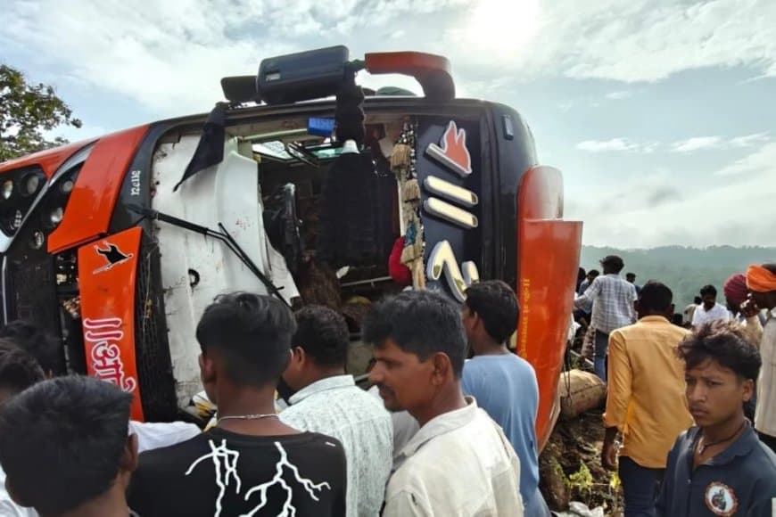 बड़वानी... बस पलटी, एक की मौत... 50 यात्री लहूलुहान