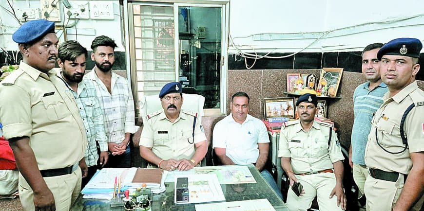 जीआरपी-आरपीएफ की संयुक्त कार्रवाई: सतना आउटर पर झपट्टा मारने वाले चार शातिर चोर गिरफ्तार, गहने और मोबाइल समेत ₹1.16 लाख का माल बरामद
