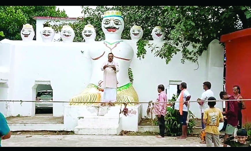 कोठी में दशहरे पर रावण पूजन की अनोखी परंपरा — विजय जुलूस, भंडारे और रामलीला से गूंजा नगर