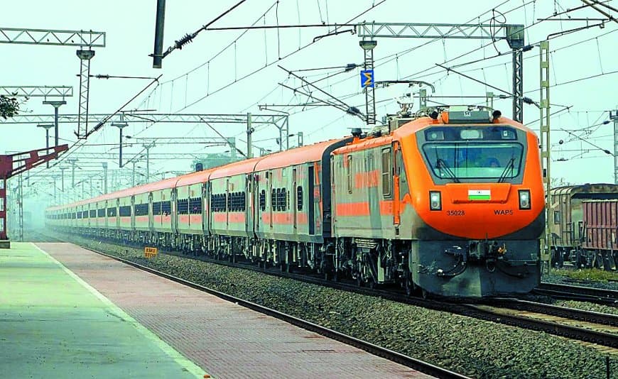 वंदे भारत यात्रियों को तरसी, ‘अमृत सुख’ के लिए वेटिंग — रीवा–रानी कमलापति रूट पर अमृत भारत ट्रेन ने जीता यात्रियों का दिल, पहले फेरे में ही ‘नो रूम’ की स्थिति