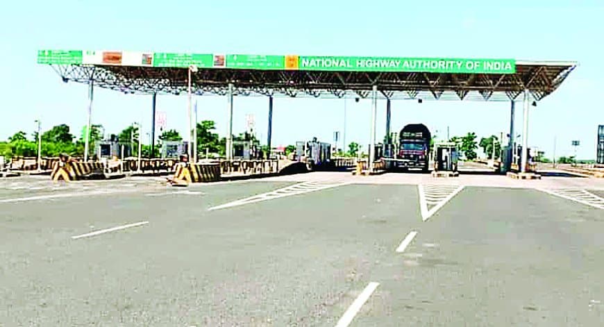 फास्टैग को दरकिनार कर टोल प्लाजाओं पर पाँच गुना तक अवैध वसूली — सोनवारी और रगला टोल पर मनमानी, विरोध करने पर अभद्रता; अब यूपीआई से भुगतान की मिलेगी राहत