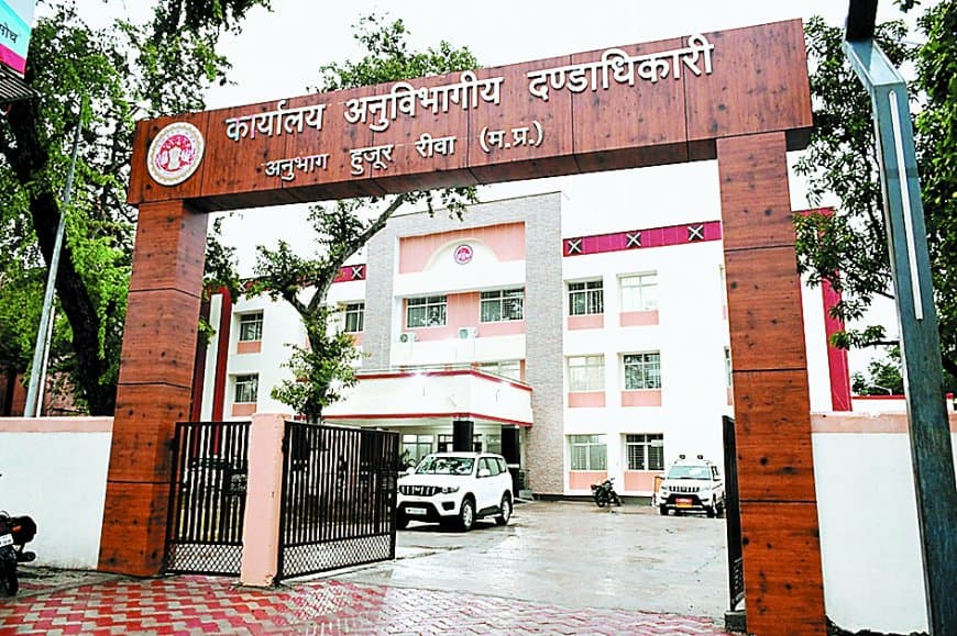 रीवा में राजस्व कोर्ट व्यवस्था चरमराई: शासन के आदेश से 9 अधिकारी अब भी लूप लाइन में, केवल 3 को मिली राहत