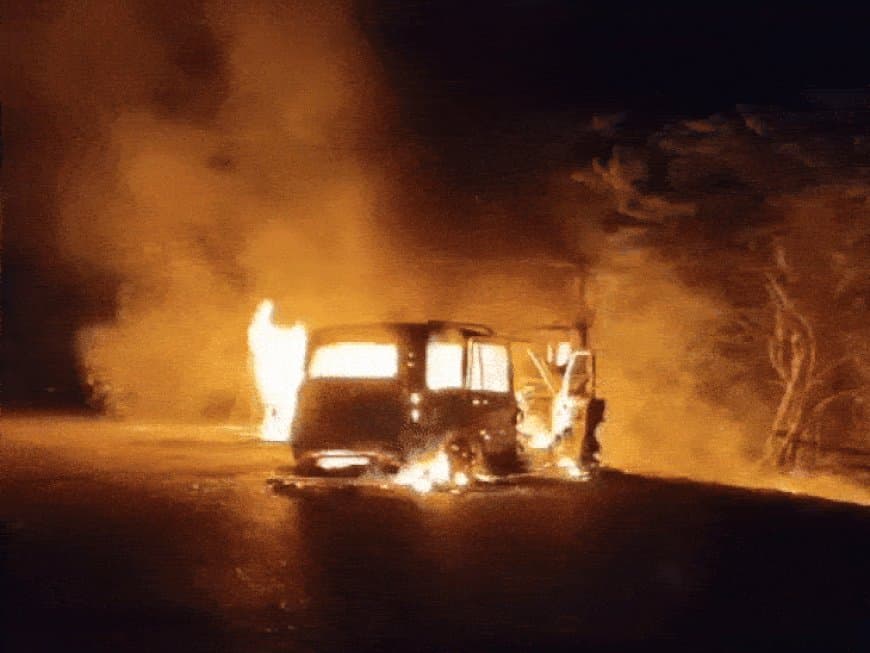 राजस्थान... बाड़मेर में ट्रेलर ने कार में मारी टक्कर... चार लोग जिंदा जले 