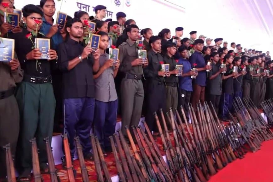 छत्तीसगढ़: जगदलपुर में 208 नक्सलियों का सामूहिक समर्पण, सीएम साय ने बताया 'ऐतिहासिक दिन' | 'पूना मारगेम' से मुख्यधारा में वापसी