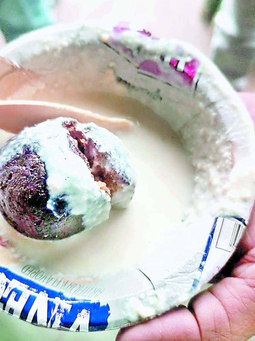 रसगुल्ले में मिला बाल और होटल में परोसा एक्सपायरी पानी: सतना में फूड सेफ्टी विभाग की लापरवाही फिर बेनकाब, जनता में आक्रोश