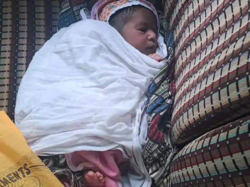 इंदौर: सरवटे बस स्टैंड पर बस में नवजात शिशु लावारिस मिला, दंपति की तलाश जारी