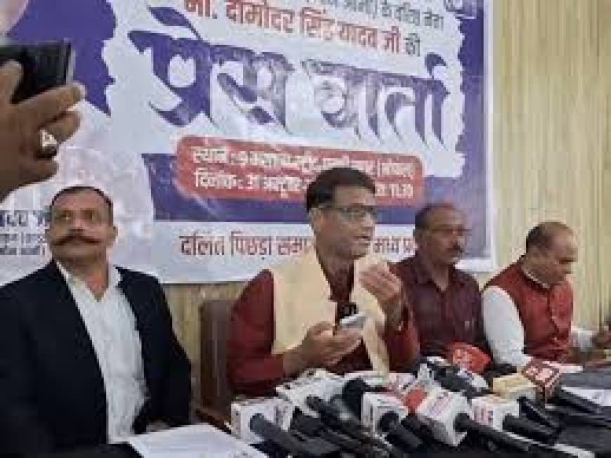 धीरेंद्र शास्त्री की 'सनातन एकता पदयात्रा' पर विवाद: दामोदर यादव हाईकोर्ट में देंगे चुनौती, FIR की तैयारी