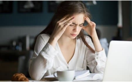 बार-बार सिरदर्द हो सकता है खतरनाक, तनाव-चिंता और काम के दबाव जैसी स्थितियां बढ़ा सकती हैं माइग्रेन अटैक