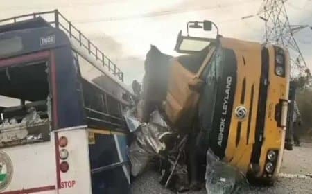 तेलंगाना... बस-डंपर की टक्कर... 24 लोगों की मौत