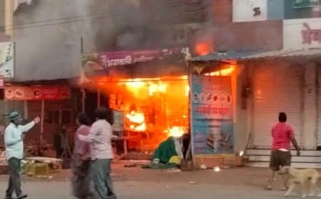 खरगोन... मिठाई की दुकान में लगी आग... लाखों का सामान खाक