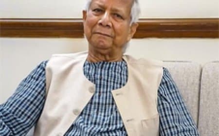 बांग्लादेश में अंतरिम सरकार के प्रमुख  बैंक के बाहर धमाका