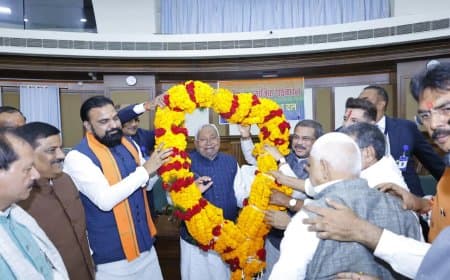 बिहार: नीतीश कुमार ने सौंपा इस्तीफा, NDA नेता चुने जाने के बाद कल लेंगे CM पद की शपथ