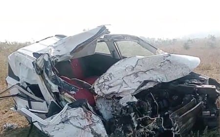 मध्यप्रदेश... गुना में ट्रक ने मारी टक्कर... कार सवार तीन युवकों की मौत