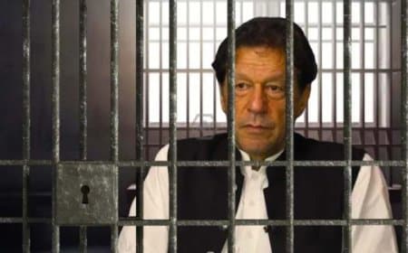 इमरान खान जिंदा हैं... पाक रक्षा मंत्री का दावा- मिल रहीं फाइव स्टार जैसी सुविधाएं 