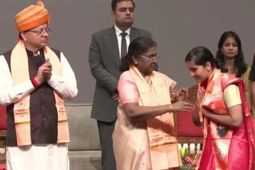 उत्तराखंड... हरिद्वार पहुंचीं मुर्मू... 54 छात्रों को दिए स्वर्ण पदक