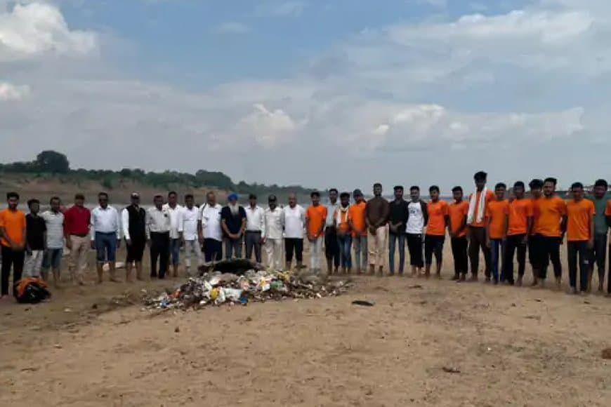नर्मदा घाट पर सफाई की, एक ट्रॉली कचरा उठाया