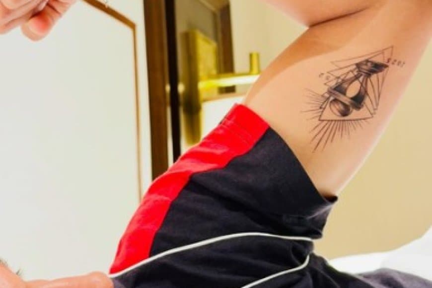 भारतीय कप्तान हरमनप्रीत कौर ने अपनी बांह पर बनवाई विश्व कप ट्रॉफी की 'टैटू' 