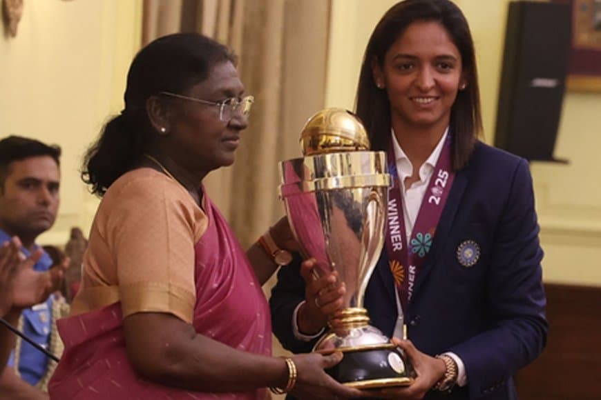 विश्व कप जीतने के बाद राष्ट्रपति द्रौपदी मुर्मू से भारतीय महिला टीम की मुलाकात