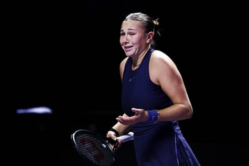 डब्ल्यूटीए फाइनल्स : स्वियाटेक को हराकर एनिसीमोव ने सेमीफाइनल में बनाई जगह