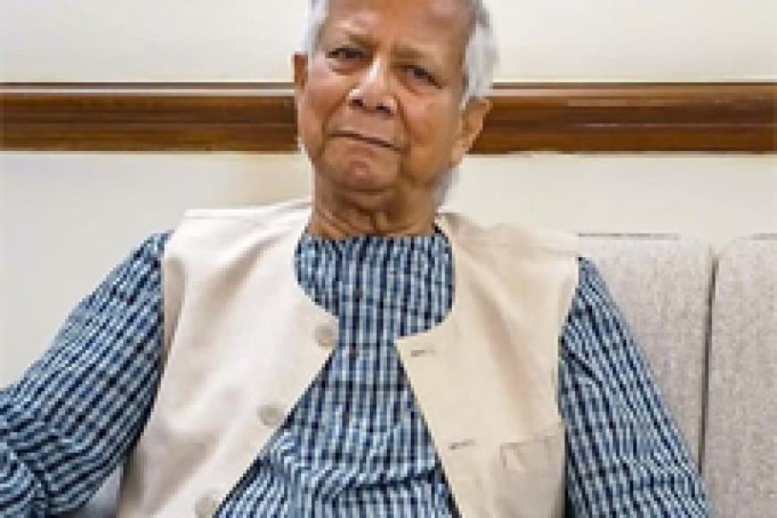 बांग्लादेश में अंतरिम सरकार के प्रमुख  बैंक के बाहर धमाका