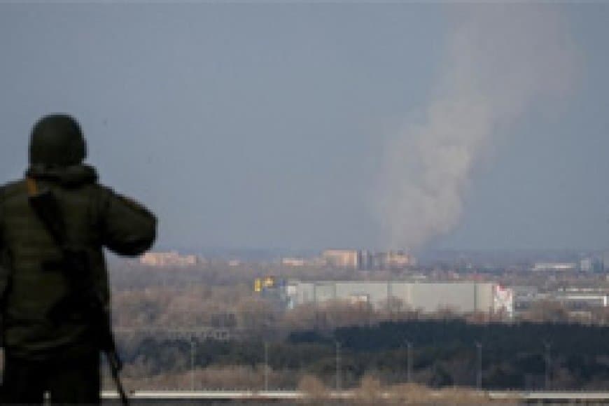 यूक्रेनी सेना प्रमुख ने रूसी घेराबंदी वाले शहर का किया दौरा