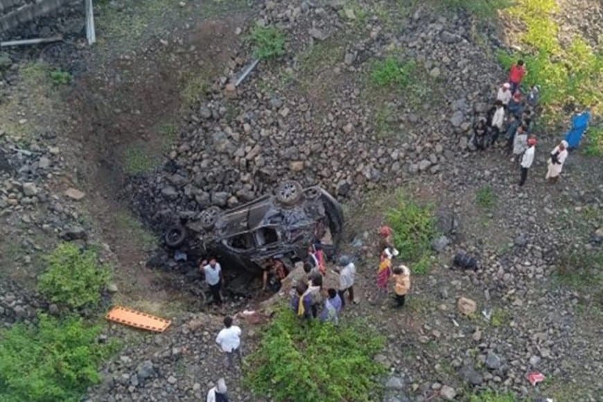 मध्यप्रदेश... रतलाम में बेकाबू कार खाई में गिरी... पांच की मौत