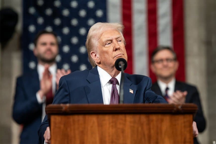 बैकफुट पर ट्रंप... चाय-कॉफी समेत कई वस्तुओं पर घटाया टैरिफ!