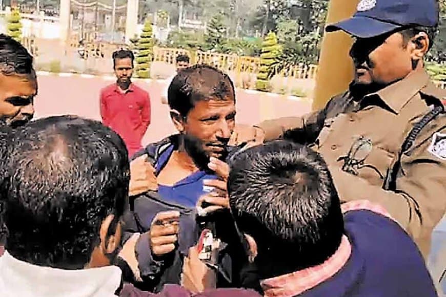 कलेक्टर कार्यालय में युवक ने की आत्मदाह की कोशिश